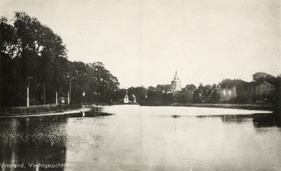 14945 Gezicht op de Vecht te Vreeland uit het noordwesten; met op de achtergrond de bebouwde kom van het dorp.N.B. De ...
